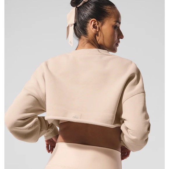 ALO Yoga Tops - ALO Yoga Extreme Cropped Pullover Camel . Size XS